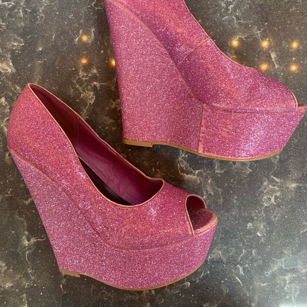 💖Pink💖 Glitter Platform Heels. Size 8. 6 inch heel.